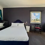 Chasing The Stars Spanish Steps Boutique Suite