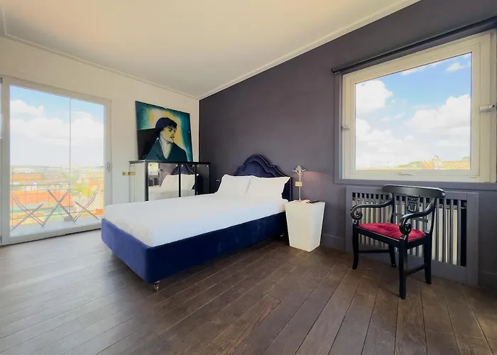 Chasing The Stars Spanish Steps Boutique Suite